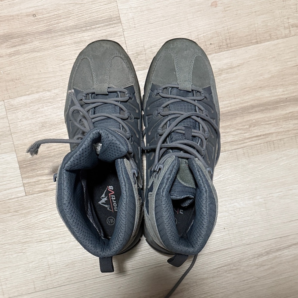 Men's Gray Athletic Hiking Shoes